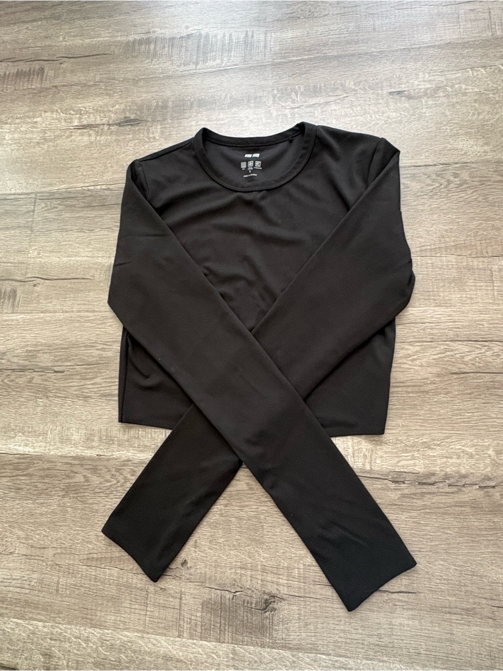 Uniqlo Black Long-Sleeve Crop Top